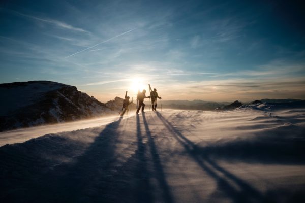 Trail-hiking-with-group-by-Joris-Berthelot