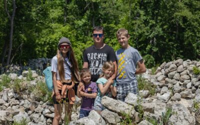Family Hiking is the Best Way for a Family to Bond